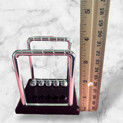 Newton’s Desk Pendulum